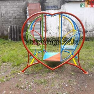 Distributor Mainan Outdoor Ayunan Besi Model Love