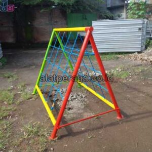 Distributor Suplier Mainan Outdoor Panjat Tambang Segitiga