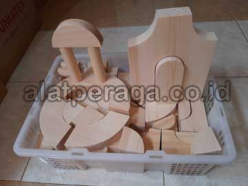 Jual Balok PDK Natural Pinus di Bangli