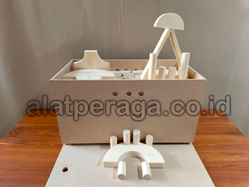 Distributor Balok PDK Natural Pinus di Maybrat