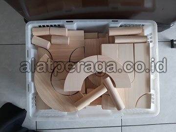 Distributor Balok PDK Natural Pinus di Sukamara