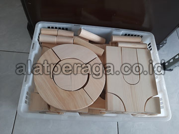 Distributor Balok PDK Natural Pinus di Tapin