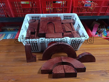 Distributor Balok PDK Plitur Pinus di Mamberamo Raya