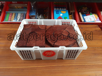 Distributor Balok PDK Plitur Pinus di Tanjung Jabung Barat