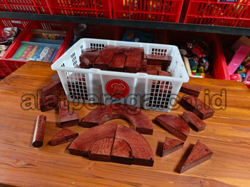 Distributor Balok PDK Plitur Pinus di Waropen