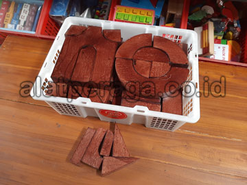 Distributor Balok PDK Plitur Pinus di Asmat