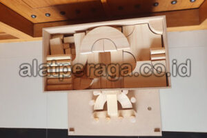 Produsen Balok PDK di Pegunungan Bintang