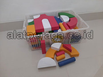 Toko Balok PDK Warna di Buru Selatan