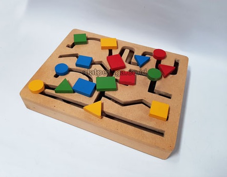 Mainan Edukatif Papan Maze Geometri